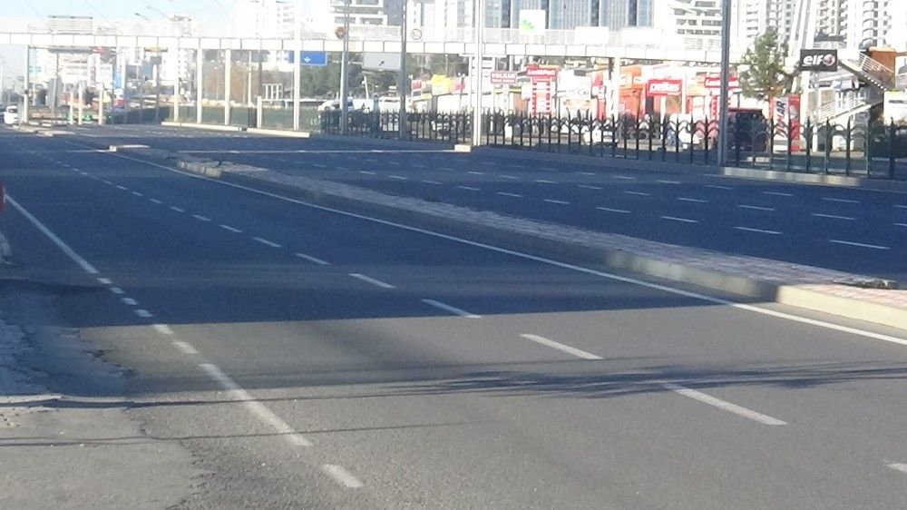 Diyarbakır kısıtlamayla birlikte sessizliğe büründü