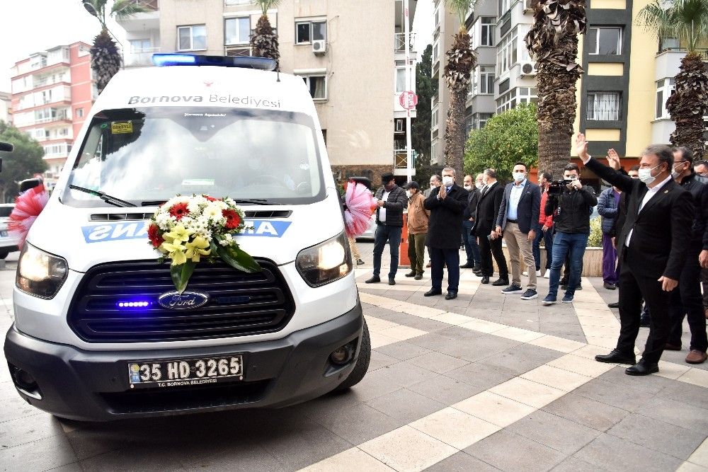 Hemşire önlüğü gelinlik, ambulans gelin arabası