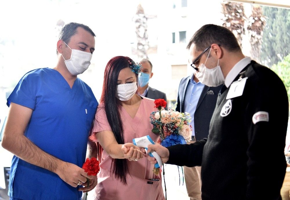Hemşire önlüğü gelinlik, ambulans gelin arabası