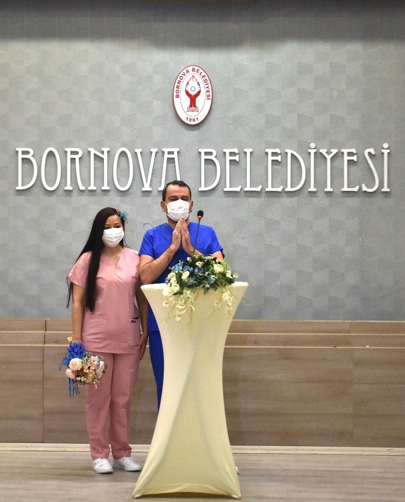 Hemşire önlüğü gelinlik, ambulans gelin arabası