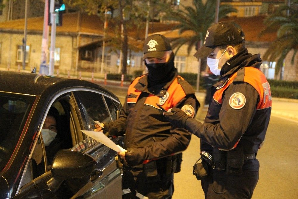 İzmir'de hafta sonu kısıtlaması başladı