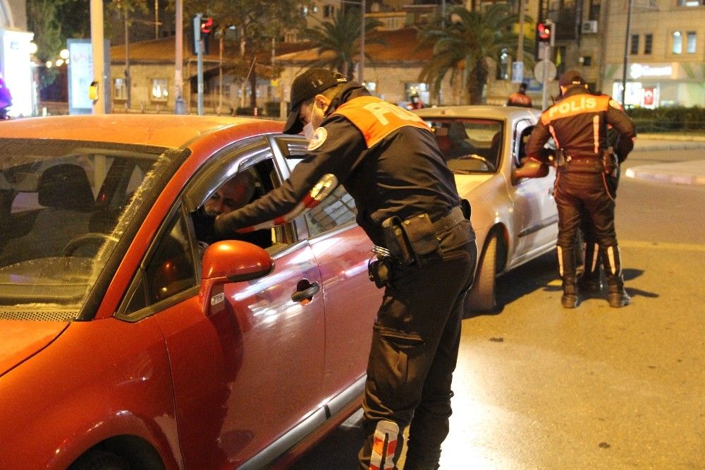 İzmir'de hafta sonu kısıtlaması başladı