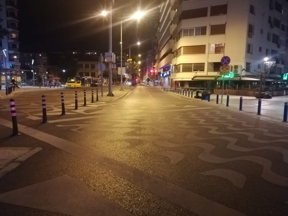 İzmir'de hafta sonu kısıtlaması başladı