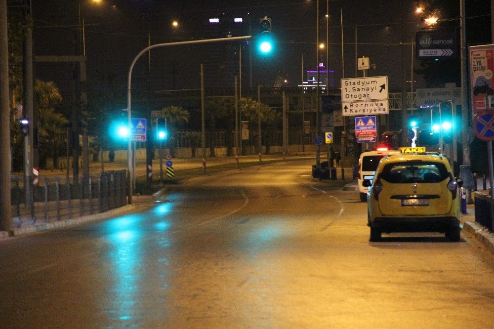 İzmir'de hafta sonu kısıtlaması başladı