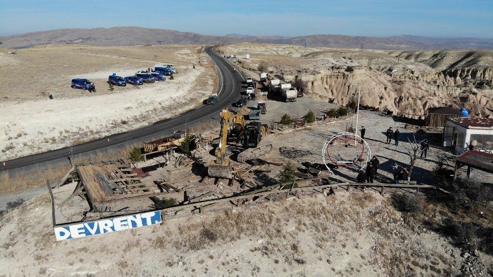 Kapadokya'da kaçak yapıların yıkımı devam ediyor