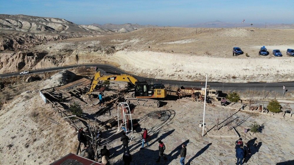 Kapadokya'da kaçak yapıların yıkımı devam ediyor
