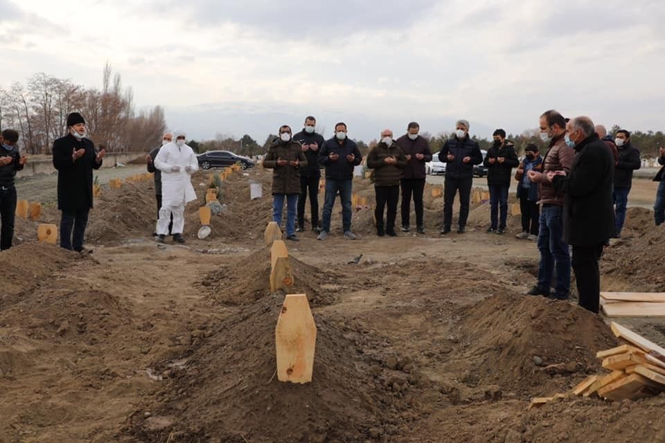 Korona kurbanı sağlık çalışanına son veda