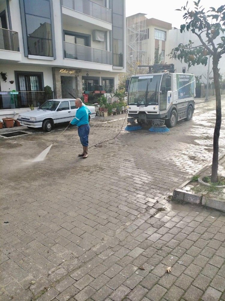 Kuşadası Belediyesi'nden temizlik seferberliği
