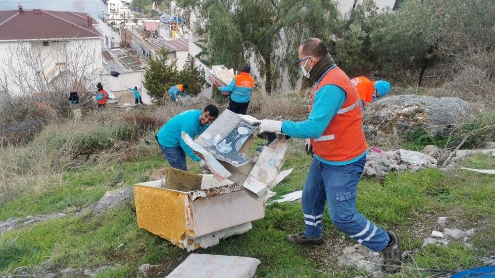 Kuşadası'nda kısıtlamada temizlik seferberliği