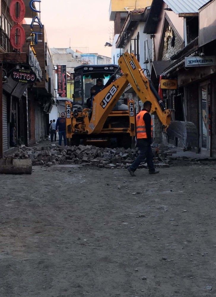 Kuşadası'nın ünlü Barlar Sokağı yenileniyor