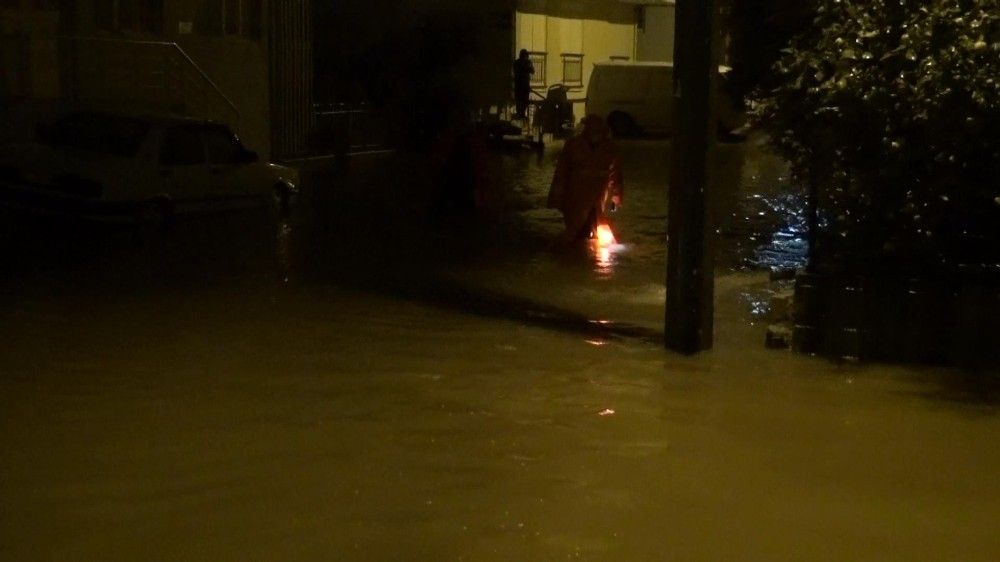 Manavgat'ta şiddetli yağış su baskınlarına sebep oldu