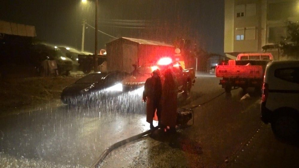 Manavgat'ta şiddetli yağış su baskınlarına sebep oldu