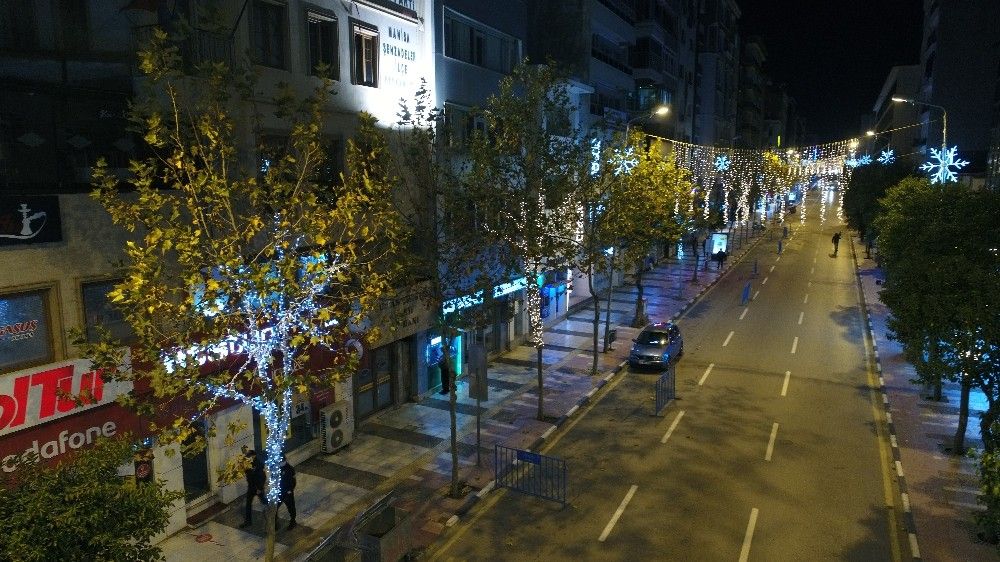 Manisa gece ışıklandırmalarıyla göz kamaştırıyor