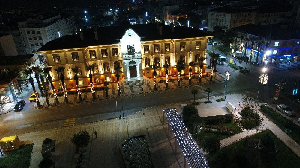 Manisa gece ışıklandırmalarıyla göz kamaştırıyor