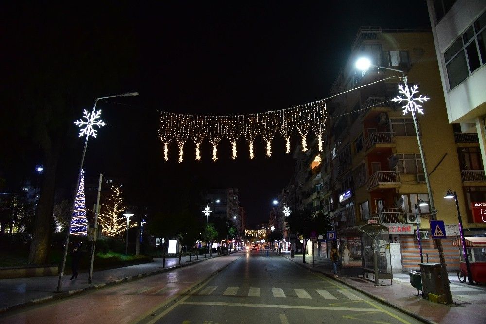 Manisa gece ışıklandırmalarıyla göz kamaştırıyor