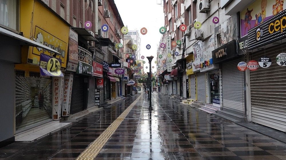 Mersin'de sokaklar yine sessiz kaldı