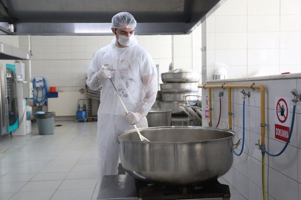 Odunpazarı'ndan karantinada olan ailelere günde 2 öğün sıcak yemek