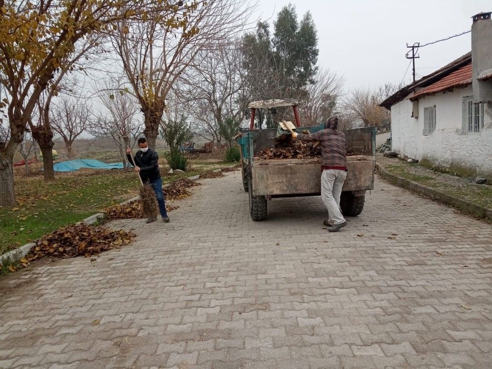Salihli Belediye ekipleri, dağ bayır çalışıyor