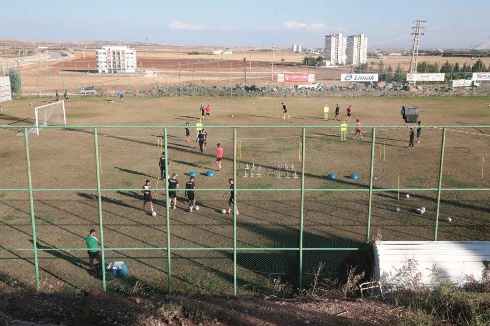 Şanlıurfaspor'da 18 kişide korona virüs çıktı