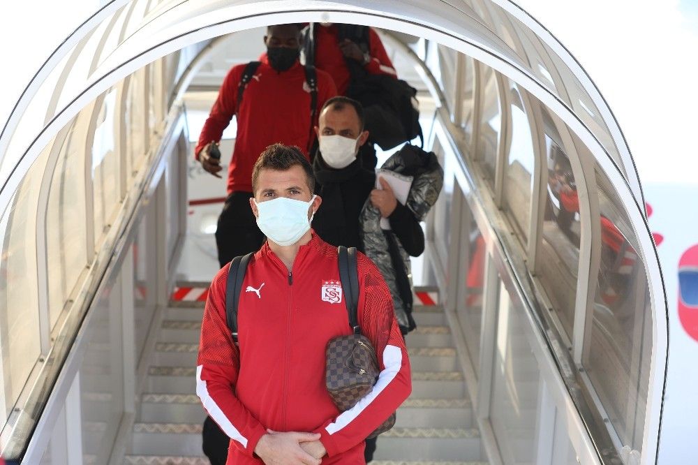 Sivasspor, Maccabi maçı için İsrail'e ulaştı