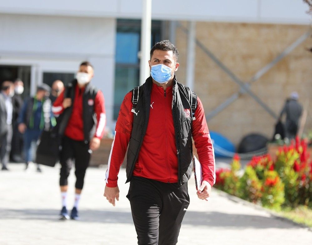 Sivasspor, Maccabi maçı için İsrail'e ulaştı