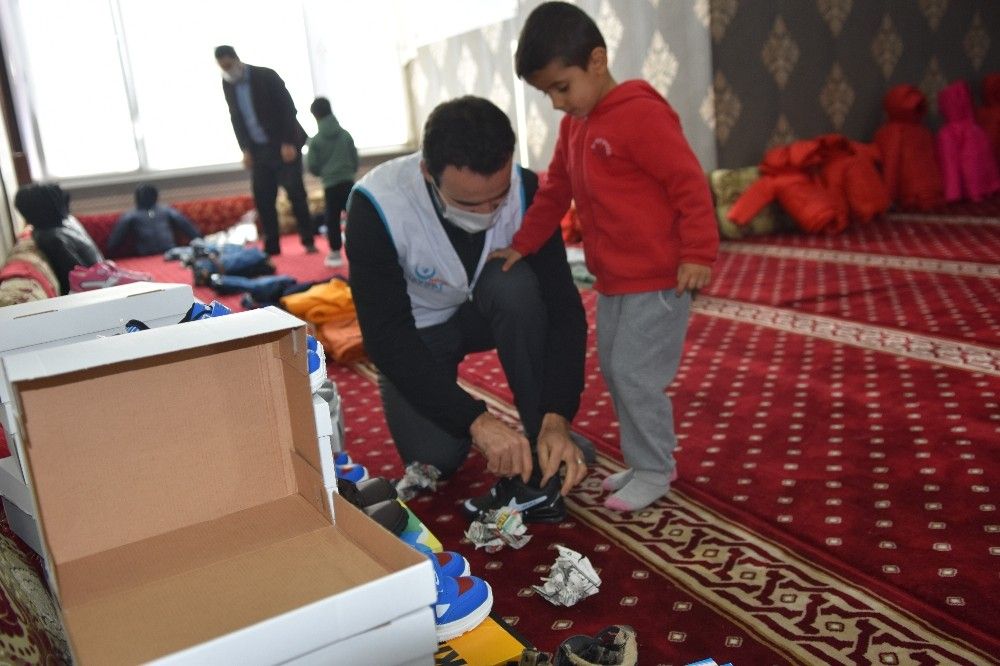 Siverek'te 100 yetim ve öksüz sevindirildi