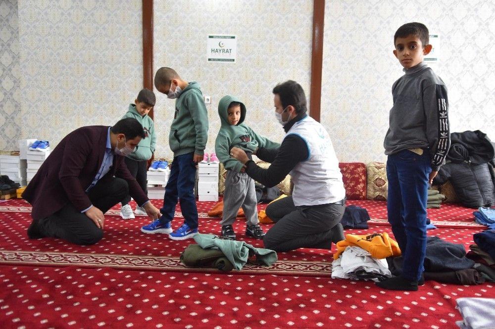 Siverek'te 100 yetim ve öksüz sevindirildi