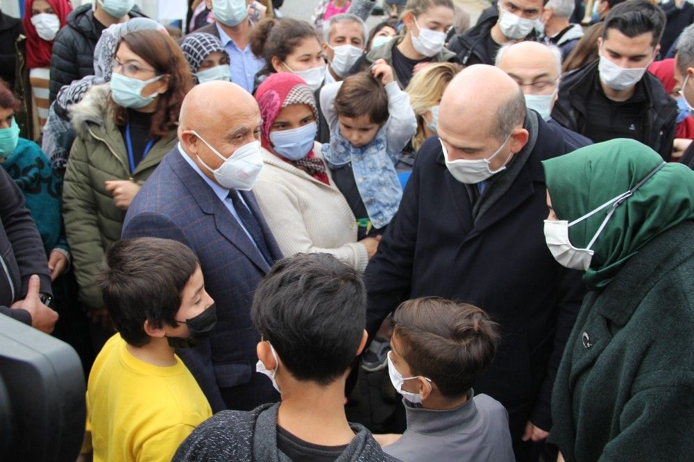 Süleyman Soylu, İzmir'de konteyner kenti ziyaret etti