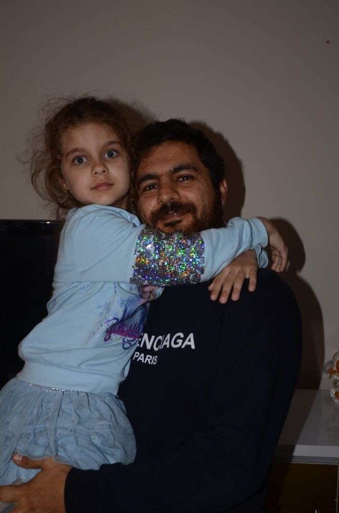 Ukrayna'ya kaçırılan çocuğuna kavuştu