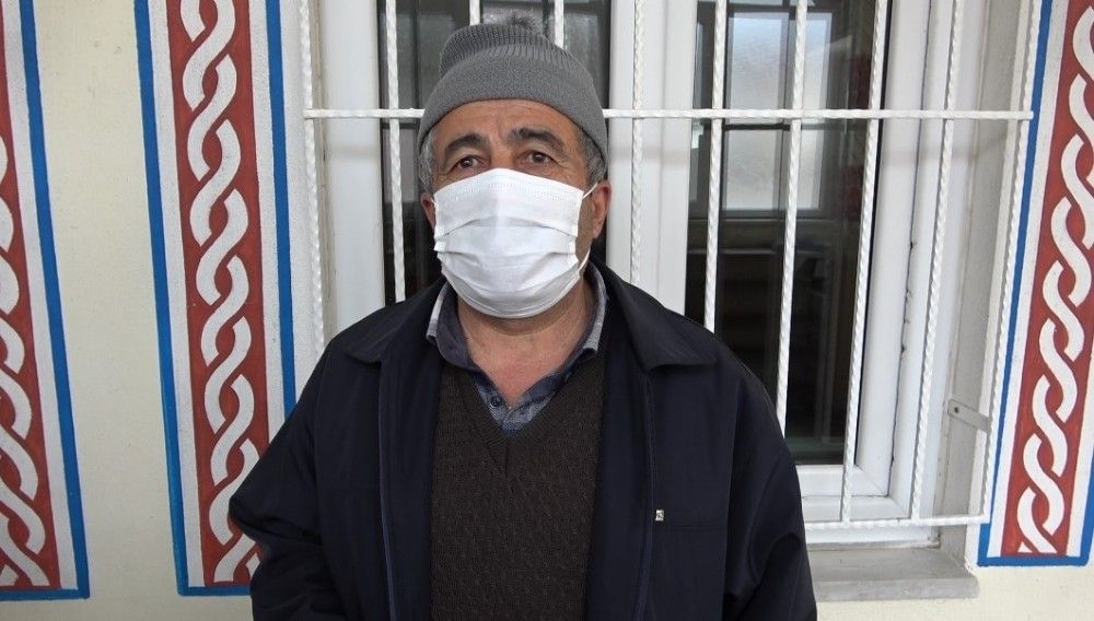 Isparta'da 5 çocuk yangın tüpü sıkarak bir camiye zarar verdi