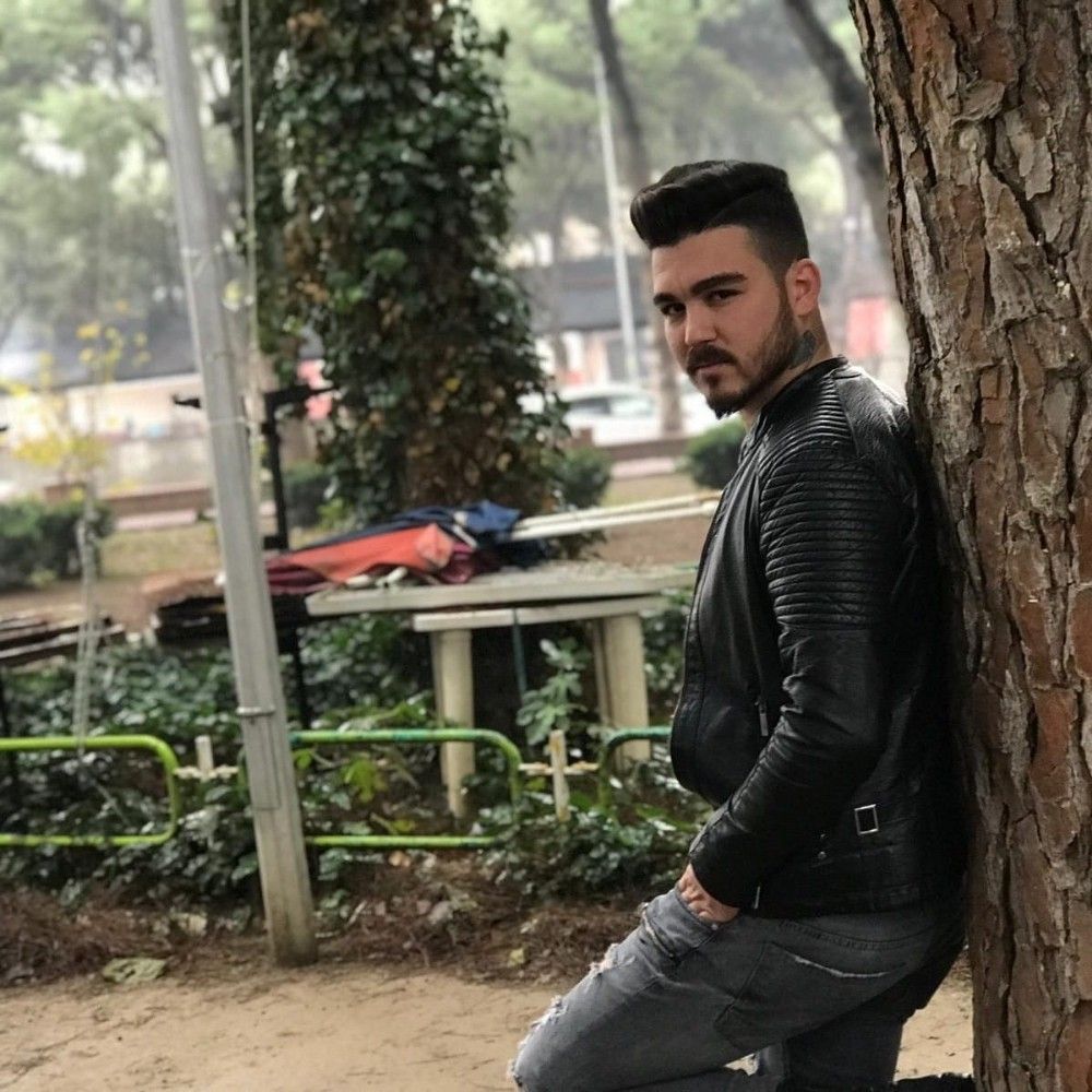 Ağaca çarptı, bölündü: 2 ölü, 3 yaralı