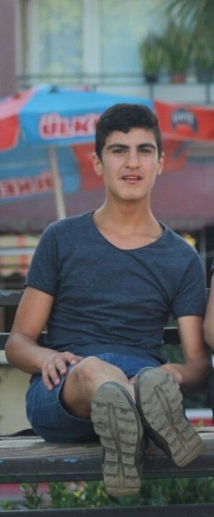 Ağaca çarptı, bölündü: 2 ölü, 3 yaralı