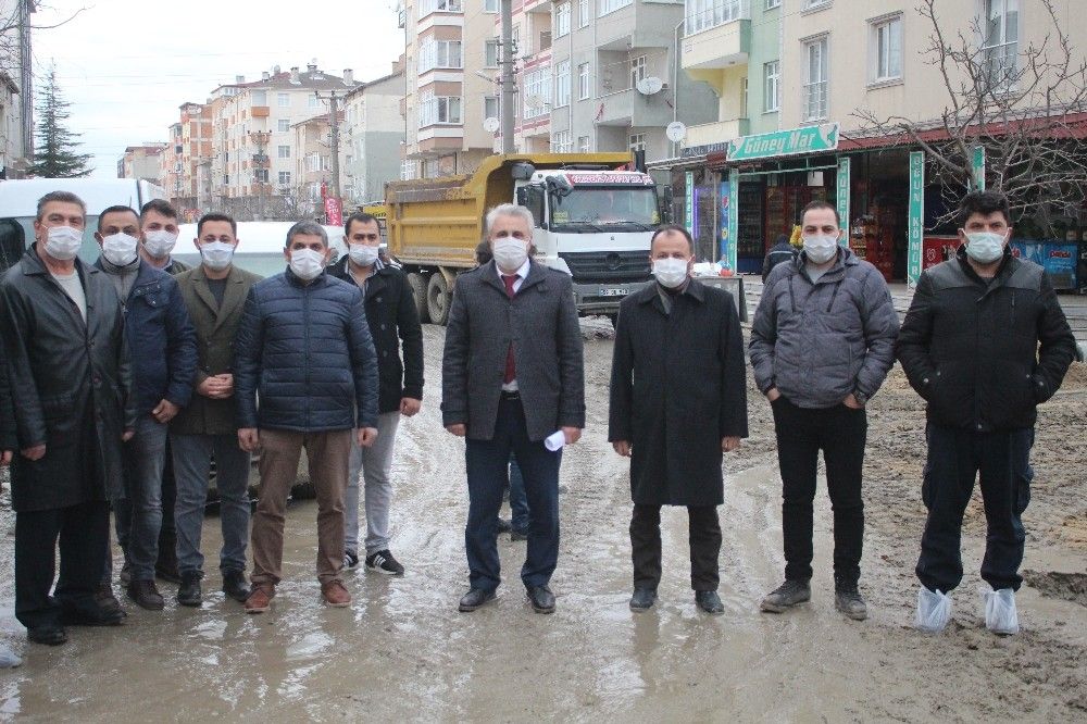AK Parti'den CHP'li büyükşehir belediyesine 'Ucube yol' tepkisi