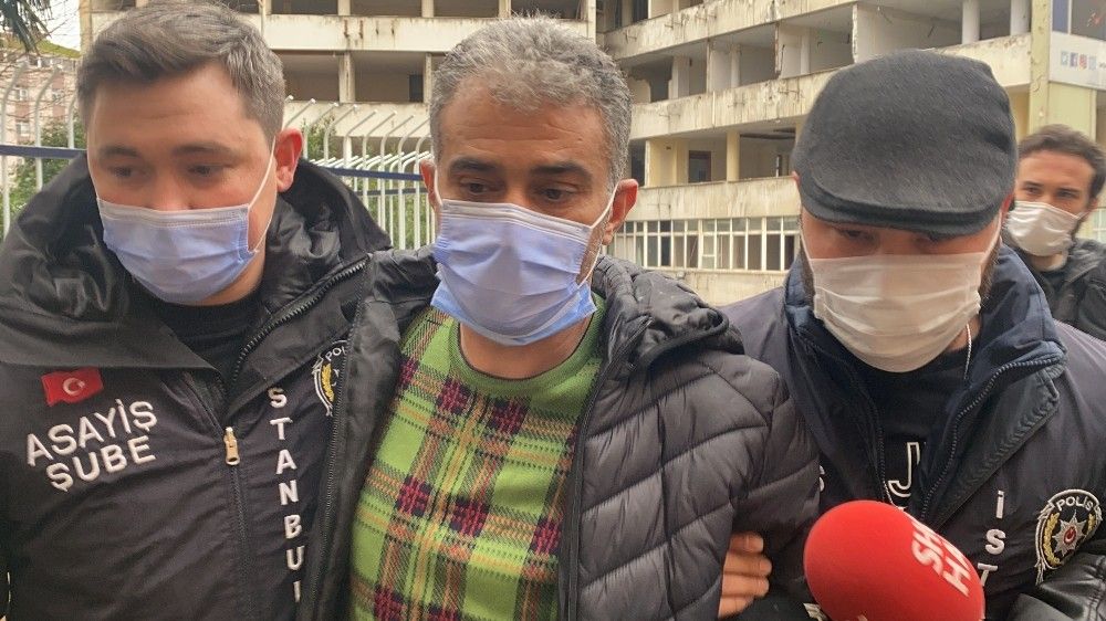 Annesini ve ağabeyini koli bandıyla boğdu