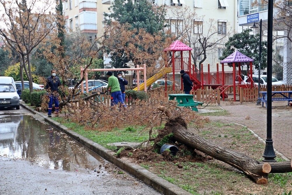 Antalya'da yarın için kuvvetli fırtına uyarısı