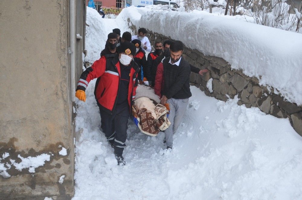 Beyaz teyze için tüm mahalleli seferber oldu