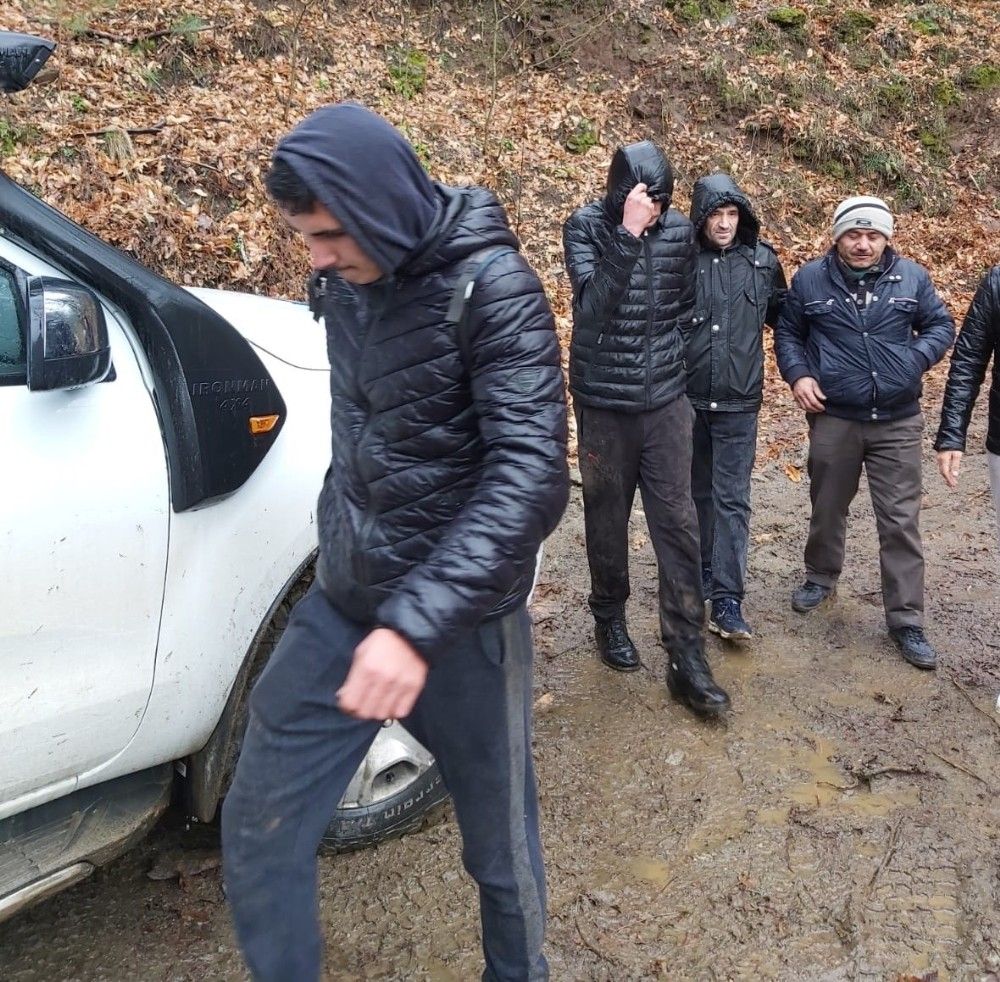 Dönüş yolunu bulamayan 3 kafadar 13 saatin sonunda bulundu