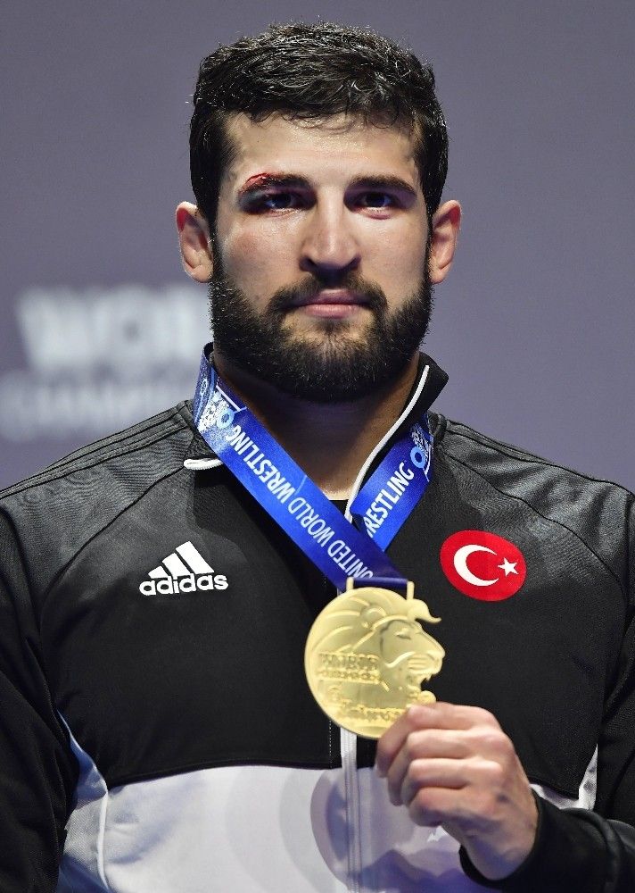 Dünya şampiyonu güreşçi Metehan Başar baba oldu