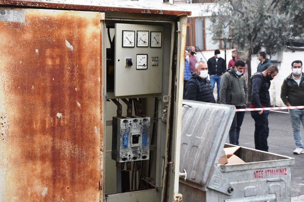 Elektrikleri kesip ev bastılar, dehşeti yaşattılar