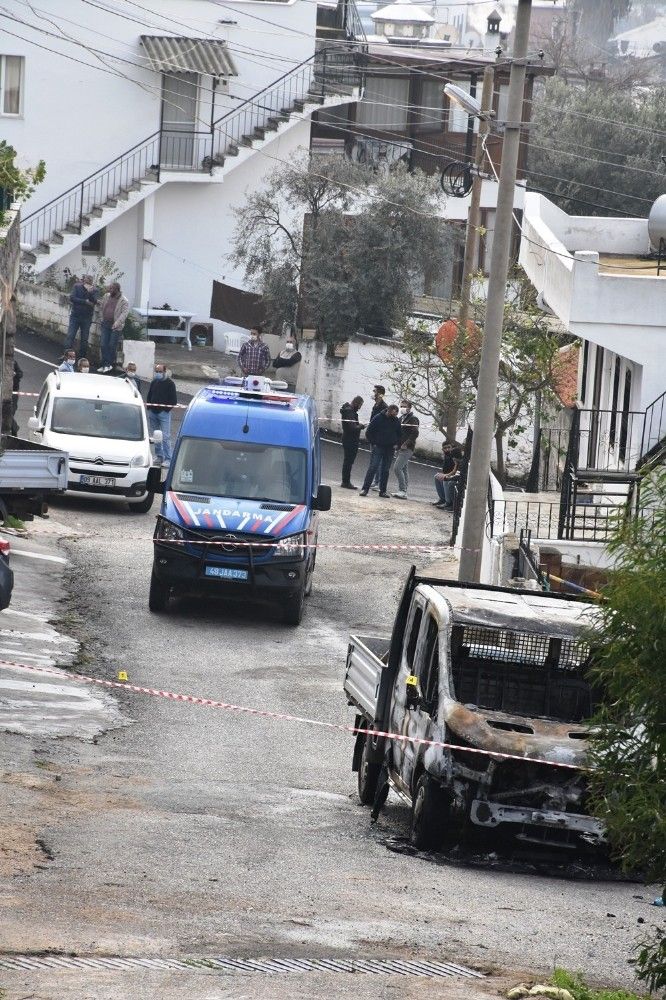Elektrikleri kesip ev bastılar, dehşeti yaşattılar