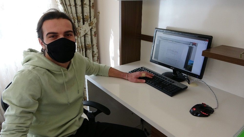 Elektriksiz kalan öğrencinin imdadına yetiştiler