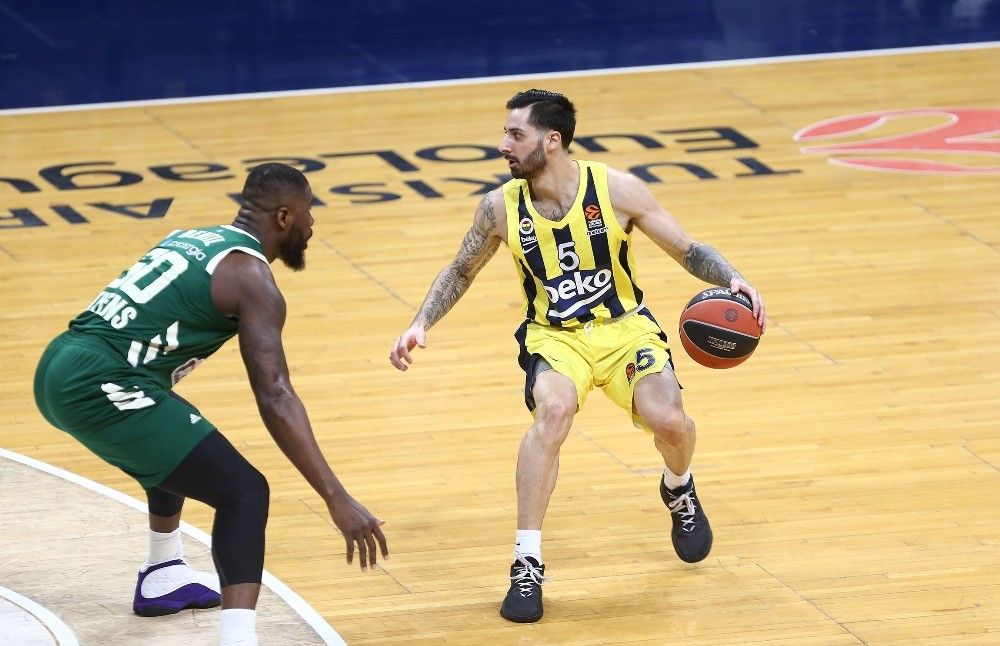 Fenerbahçe ardı ardına 5. galibiyeti aldı