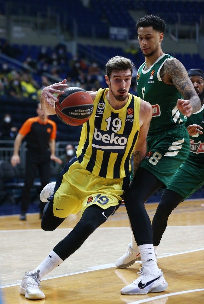 Fenerbahçe ardı ardına 5. galibiyeti aldı