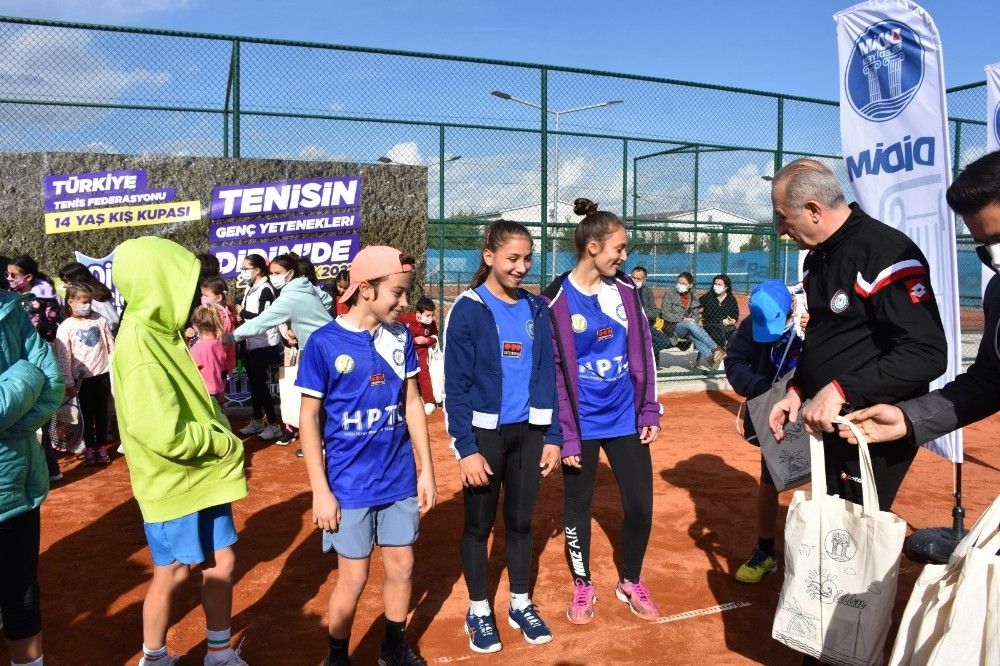 Geleceğin tenisçileri, Didim'de buluştu