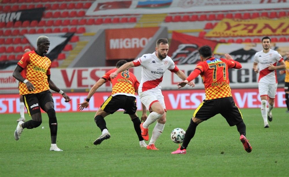Göztepe evinde darbe yedi