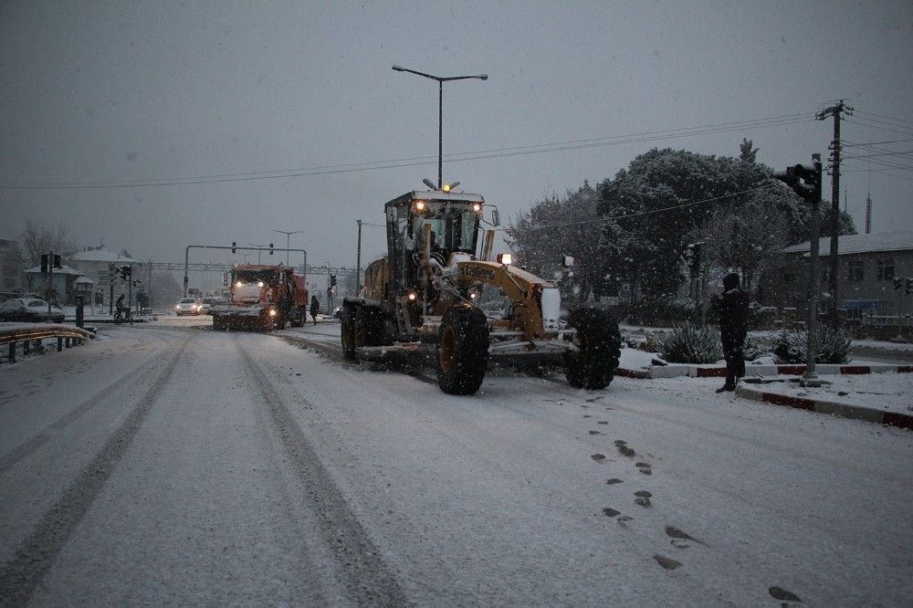 İzmir-Kula yolu bu halde