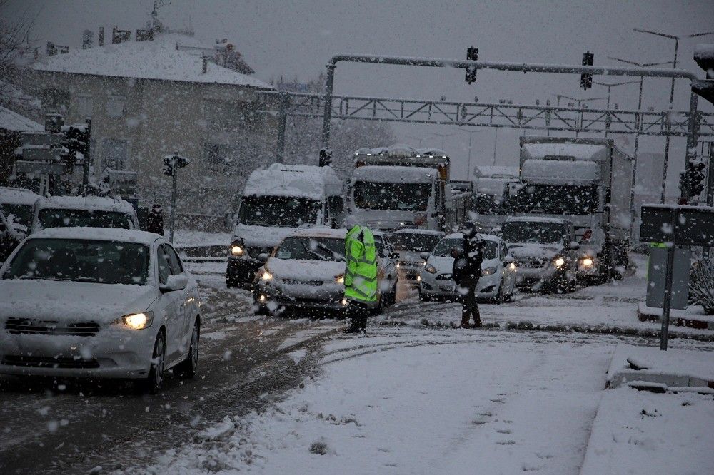İzmir-Kula yolu bu halde