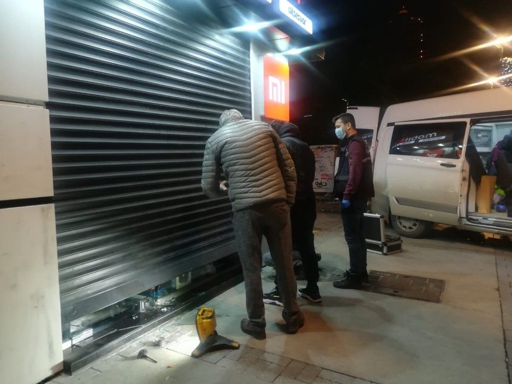 İzmir'de 13 yaşındaki çocuk 20 bin liralık cep telefonu çaldı