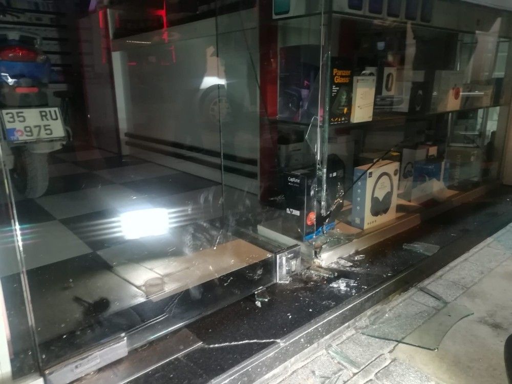 İzmir'de 13 yaşındaki çocuk 20 bin liralık cep telefonu çaldı