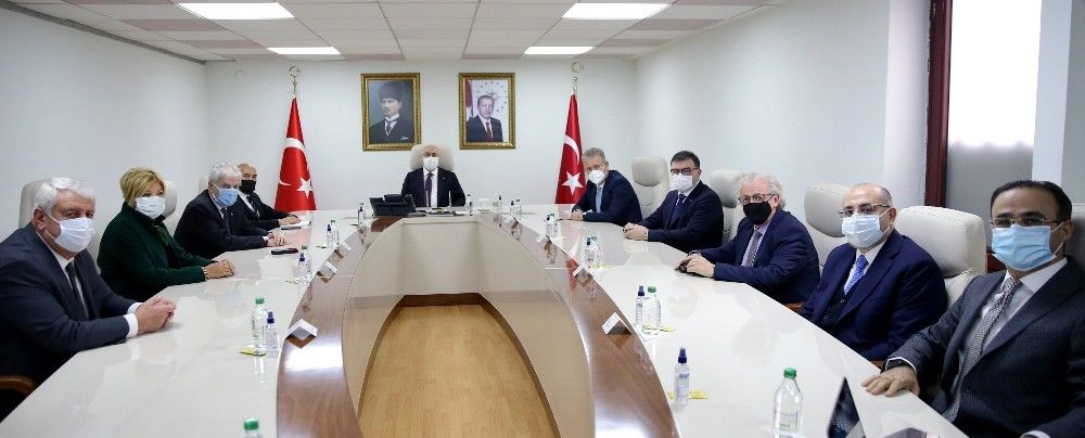 İzmir'de yıkılan okullar inşa edilecek